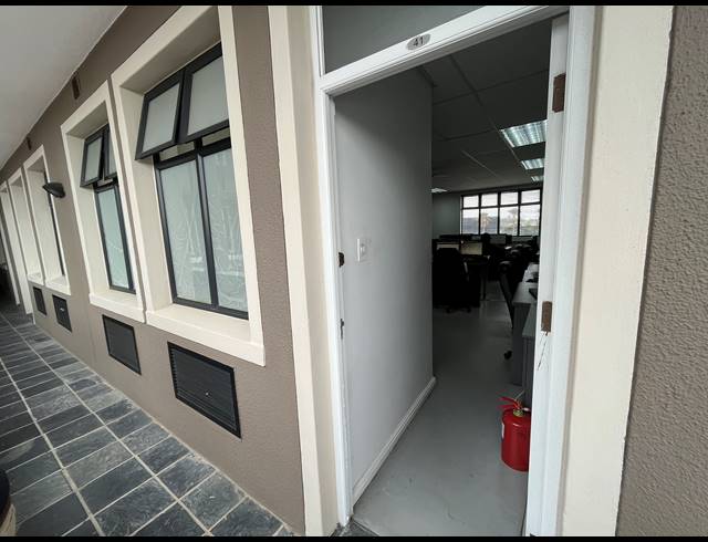 110M² OFFICE TO LET IN CENTURY CITY